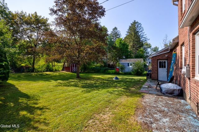 2324 Niskayuna Drive, Niskayuna, NY 12309