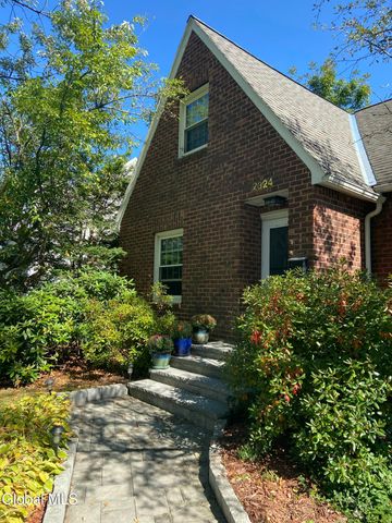 2324 Niskayuna Drive, Niskayuna, NY 12309