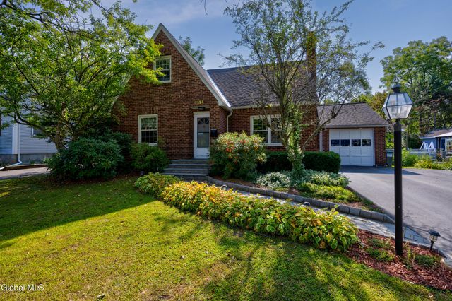 2324 Niskayuna Drive, Niskayuna, NY 12309