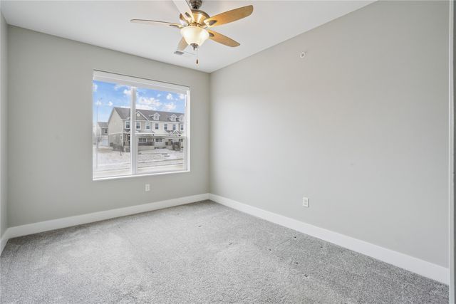 9065 Bishop Drive 213, West Des Moines, IA 50266