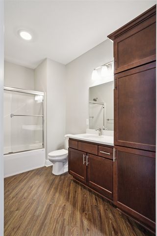 9065 Bishop Drive 213, West Des Moines, IA 50266
