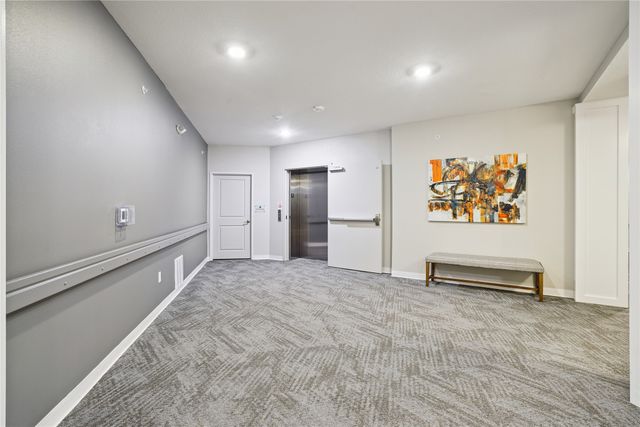 9065 Bishop Drive 213, West Des Moines, IA 50266