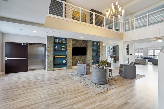 9065 Bishop Drive 213, West Des Moines, IA 50266
