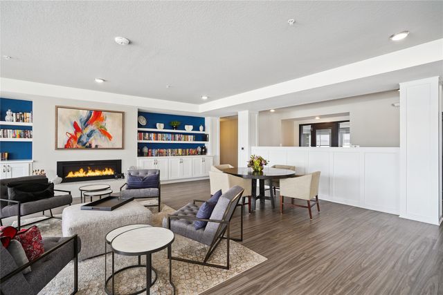 9065 Bishop Drive 213, West Des Moines, IA 50266