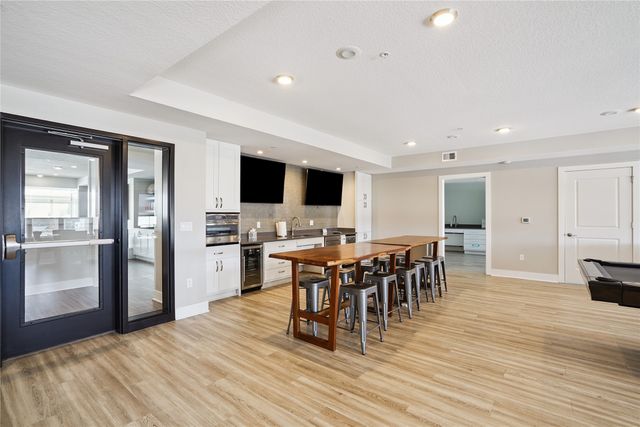 9065 Bishop Drive 213, West Des Moines, IA 50266