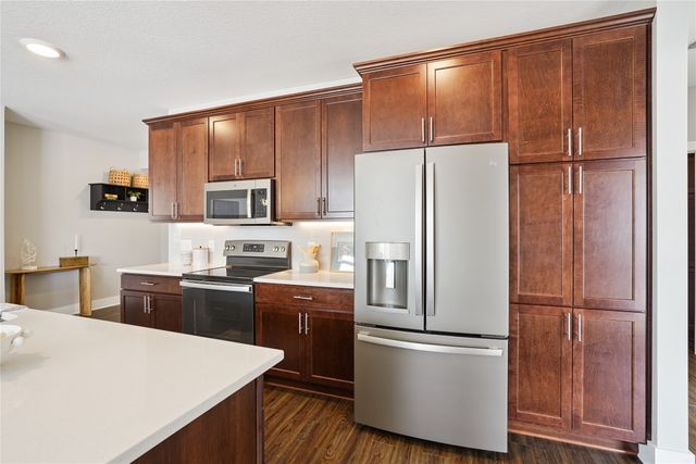 9065 Bishop Drive 213, West Des Moines, IA 50266