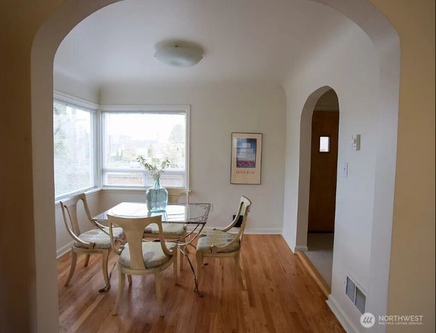 9202 17th Avenue SW, Seattle, WA 98106