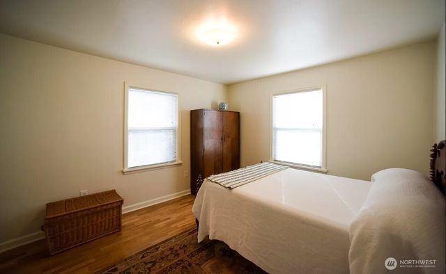 9202 17th Avenue SW, Seattle, WA 98106