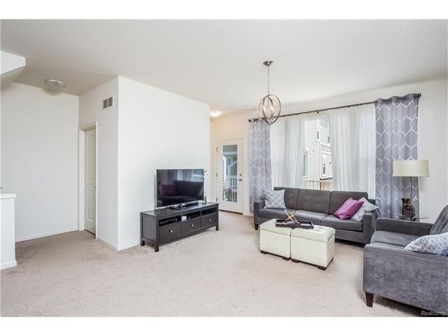 3070 Kilmer Avenue, Troy, MI 48083