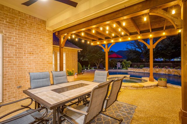 912 Thomas Crossing Drive, Fort Worth, TX 76028