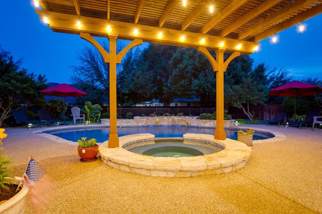 912 Thomas Crossing Drive, Fort Worth, TX 76028