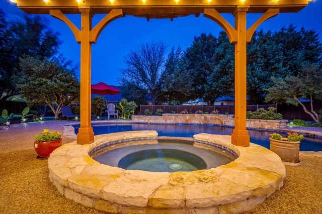 912 Thomas Crossing Drive, Fort Worth, TX 76028