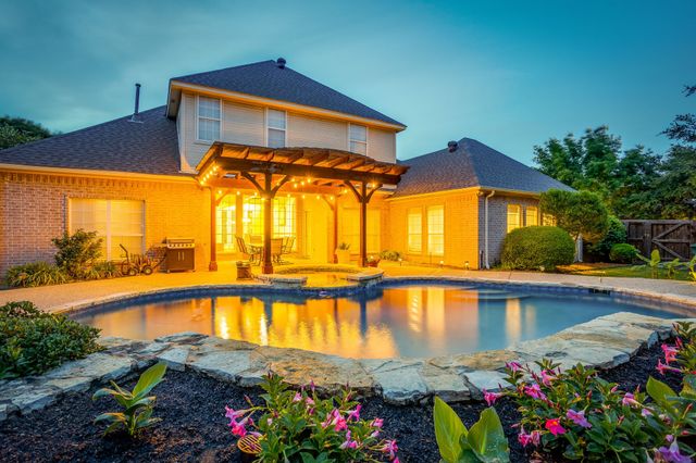 912 Thomas Crossing Drive, Fort Worth, TX 76028