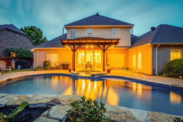 912 Thomas Crossing Drive, Fort Worth, TX 76028