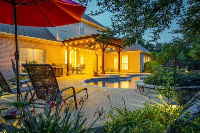 912 Thomas Crossing Drive, Fort Worth, TX 76028