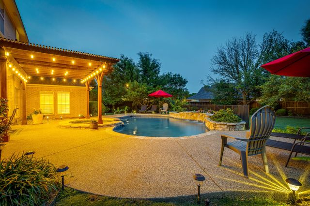 912 Thomas Crossing Drive, Fort Worth, TX 76028