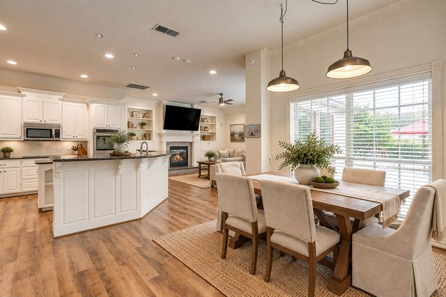 912 Thomas Crossing Drive, Fort Worth, TX 76028