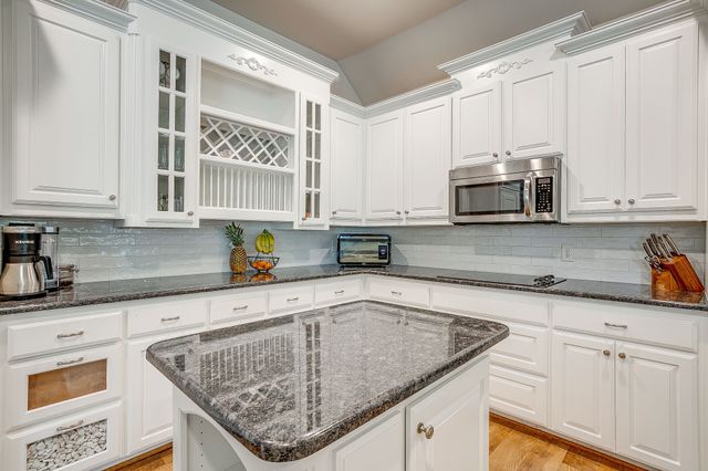 912 Thomas Crossing Drive, Fort Worth, TX 76028