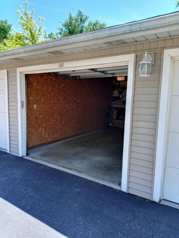 2515 Longwood Drive 102, Highland, IN 46322