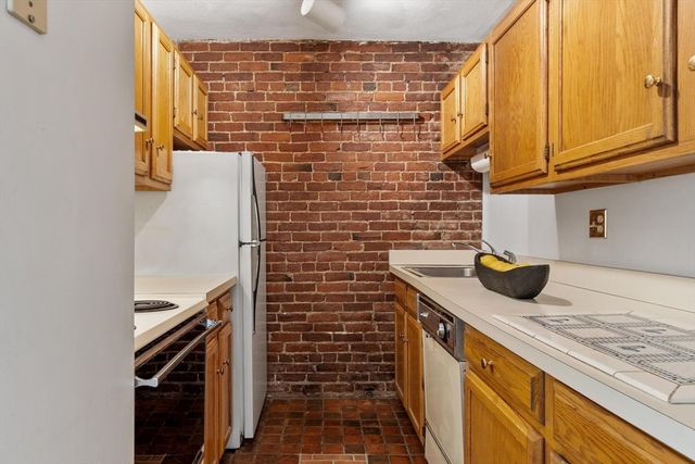 462 Beacon St 31, Boston, MA 02115