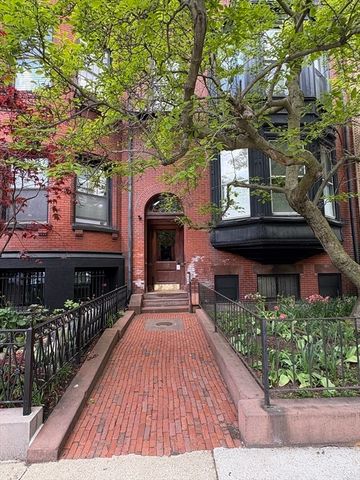 462 Beacon St 31, Boston, MA 02115