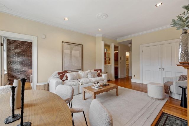 462 Beacon St 31, Boston, MA 02115