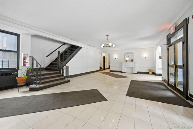 385 Argyle Road 2G, Brooklyn, NY 11218