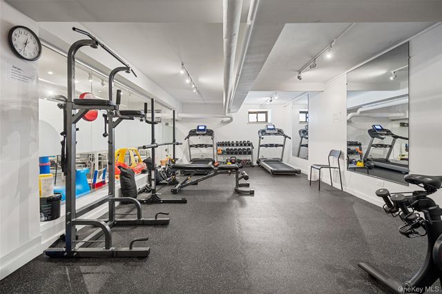 385 Argyle Road 2G, Brooklyn, NY 11218