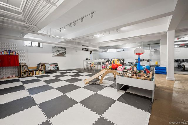 385 Argyle Road 2G, Brooklyn, NY 11218