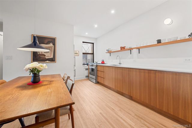 385 Argyle Road 2G, Brooklyn, NY 11218