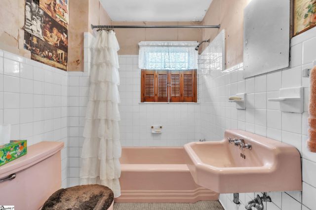 300 W Prentiss Avenue, Greenville, SC 29605