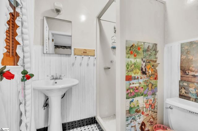 300 W Prentiss Avenue, Greenville, SC 29605