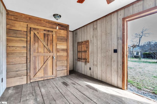 300 W Prentiss Avenue, Greenville, SC 29605