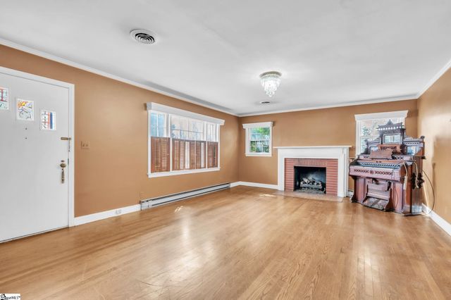 300 W Prentiss Avenue, Greenville, SC 29605