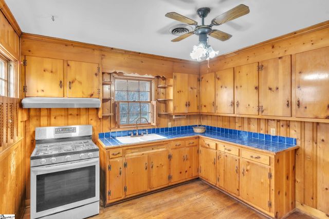 300 W Prentiss Avenue, Greenville, SC 29605