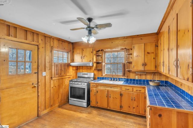 300 W Prentiss Avenue, Greenville, SC 29605