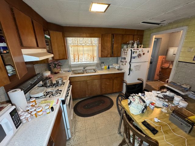 1811 N Raynor Avenue 1811, Crest Hill, IL 60403