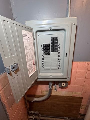 1811 N Raynor Avenue 1811, Crest Hill, IL 60403