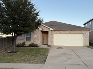 909 Bee Creek Lane, Fort Worth, TX 76120