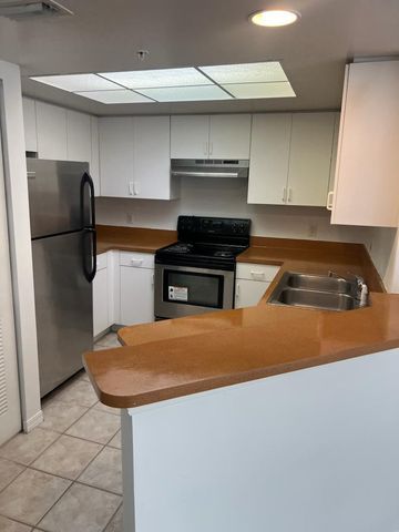 4177 N HAVERHILL Road 810, West Palm Beach, FL 33417