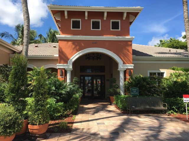 4177 N HAVERHILL Road 810, West Palm Beach, FL 33417