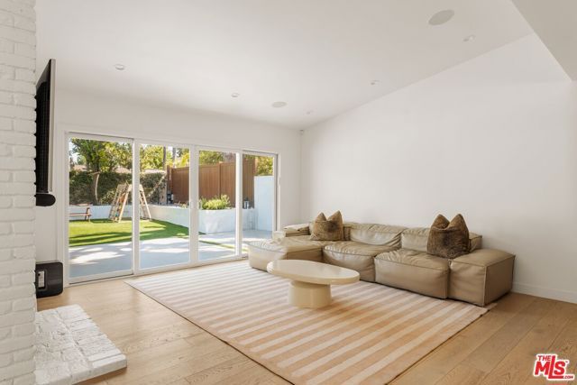 23122 Bigler Street, Woodland Hills (los Angeles), CA 91364