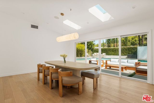 23122 Bigler Street, Woodland Hills (los Angeles), CA 91364