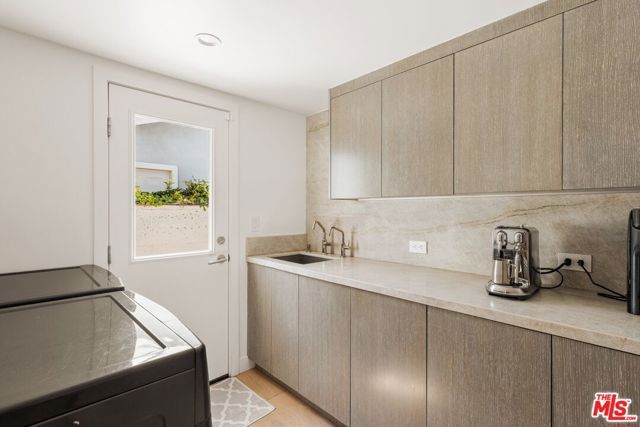 23122 Bigler Street, Woodland Hills (los Angeles), CA 91364