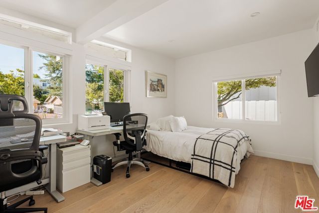 23122 Bigler Street, Woodland Hills (los Angeles), CA 91364