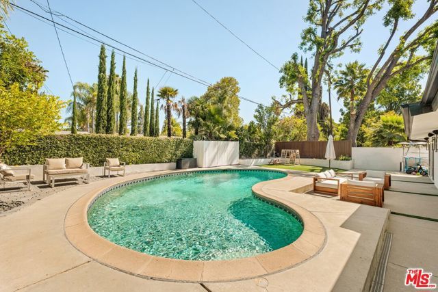 23122 Bigler Street, Woodland Hills (los Angeles), CA 91364