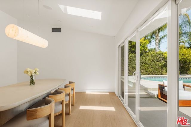 23122 Bigler Street, Woodland Hills (los Angeles), CA 91364