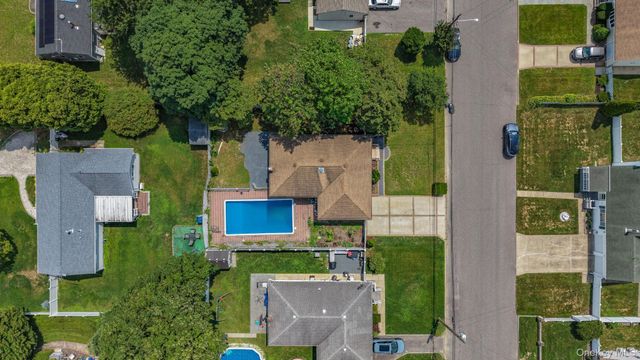 91 Mohawk Avenue, Deer Park, NY 11729