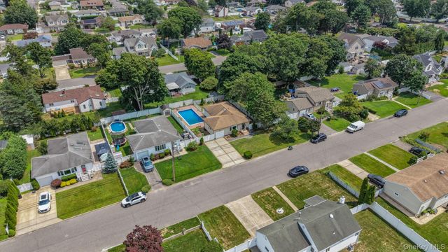 91 Mohawk Avenue, Deer Park, NY 11729