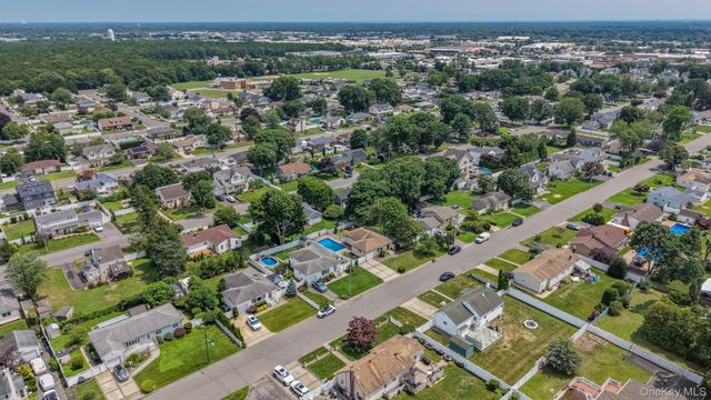 91 Mohawk Avenue, Deer Park, NY 11729